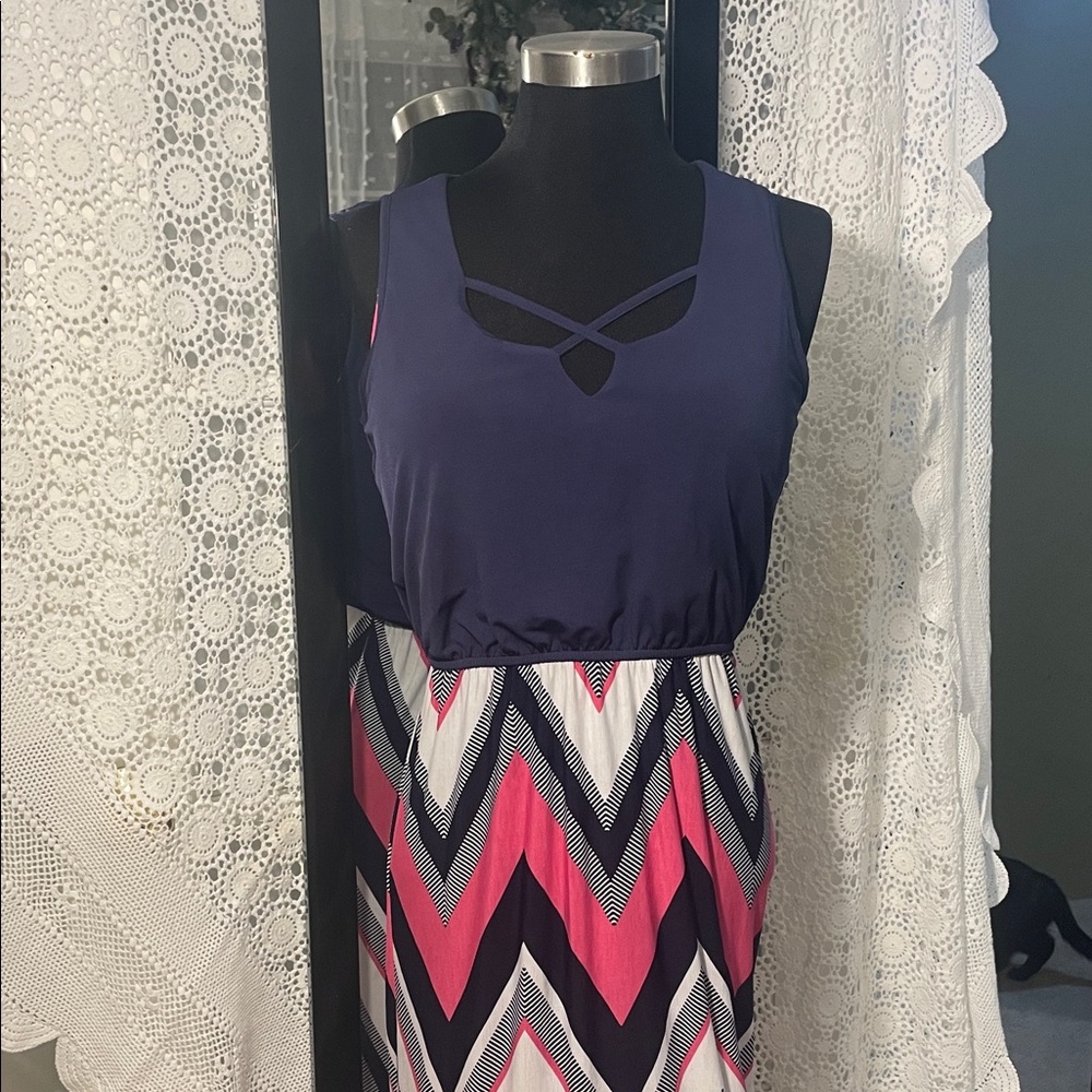Elegant Navy and Pink Chevron Dress. Great for wearing out at night.